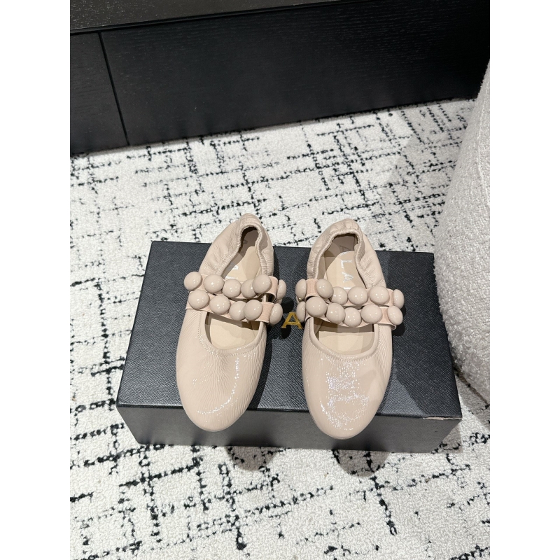 Other flat shoes